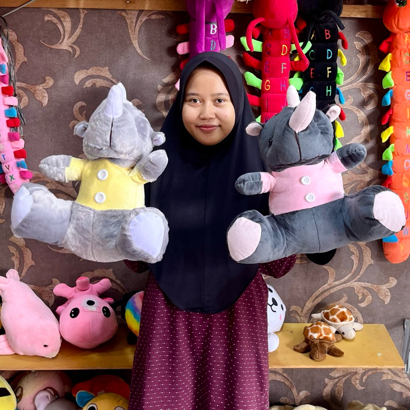 Boneka badak korea duduk berbaju kancing premium duduk lucu boneka karakter badak bercula one house 