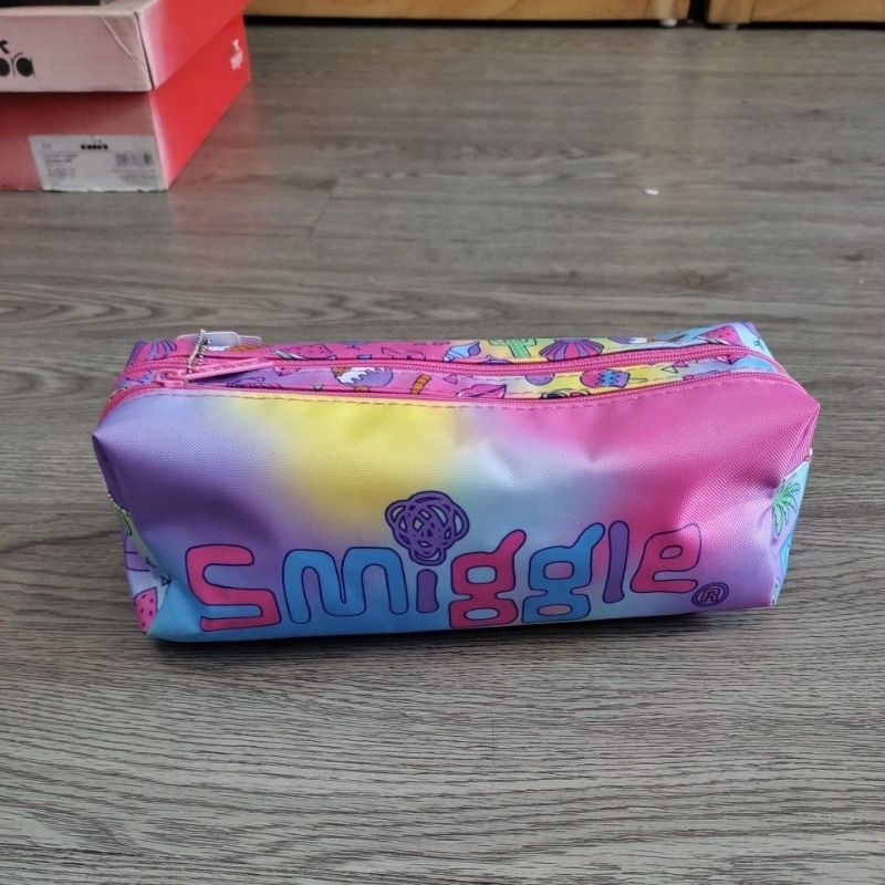 

Tempat Pensil Smiggle Pink