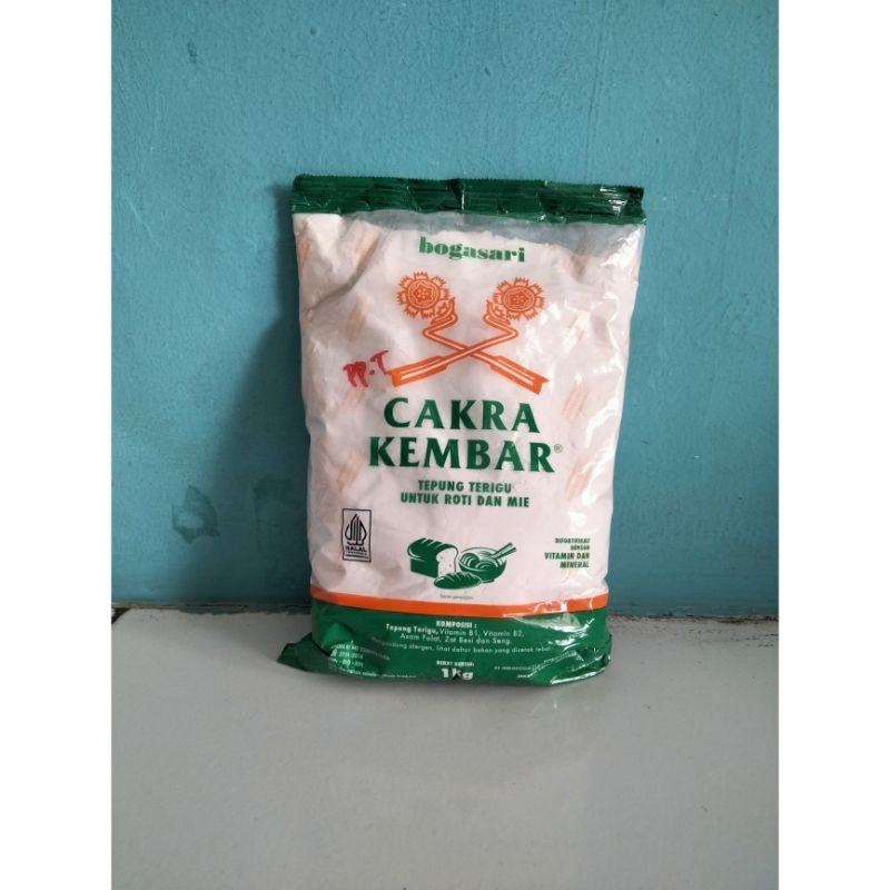 

Tepung Terigu Cakra Kembar Kemasan Ekonomis 1 kg (Biasa)