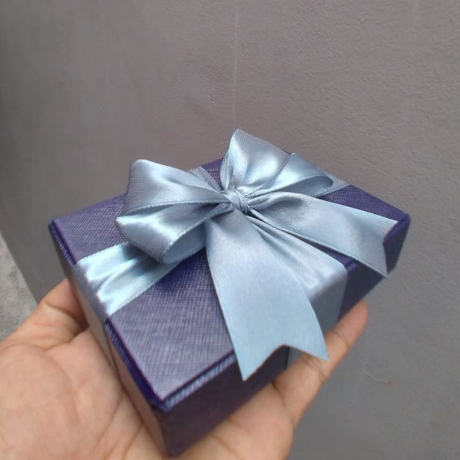 

NEW PROMO kotak kado 1x7x3 cm premium exclusive