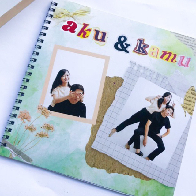 

CUSTOM PHOTO STORY BOOK SCRAPBOOK BISA REQUEST WARNA DASAR BUKU DESIGN 20x 20cm SPIRAL Kado buku | hadiah birthday anniversary, graduation, ldr