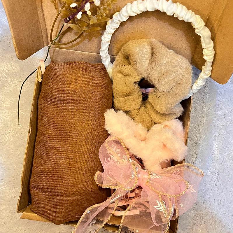 

hampers gift hijab untuk wanita