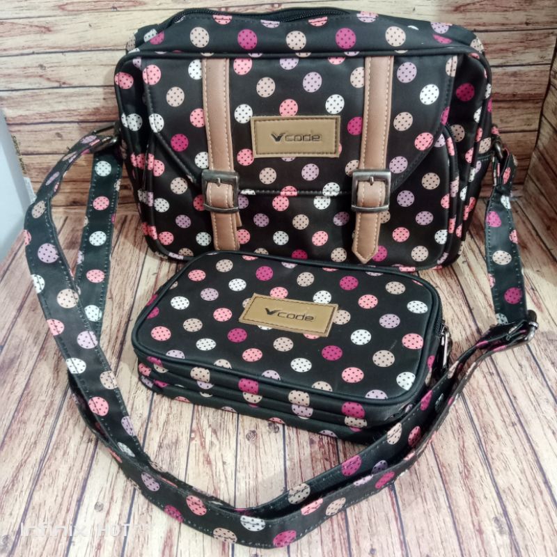 [Preloved Cantik] Tas Selempang Wanita Polkadot VCode plus Dompet