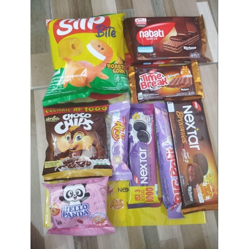 

PAKET SNACK 9PC NABATI CHOCOCHIPS DAN HELLO PANDA