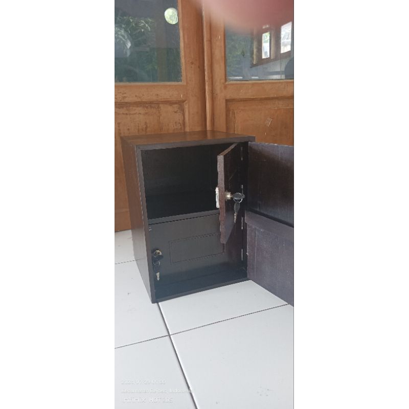 lemari brangkas pintu dobel kotak obat narkotika dan psikotropika dari kayu jati finishing glossy