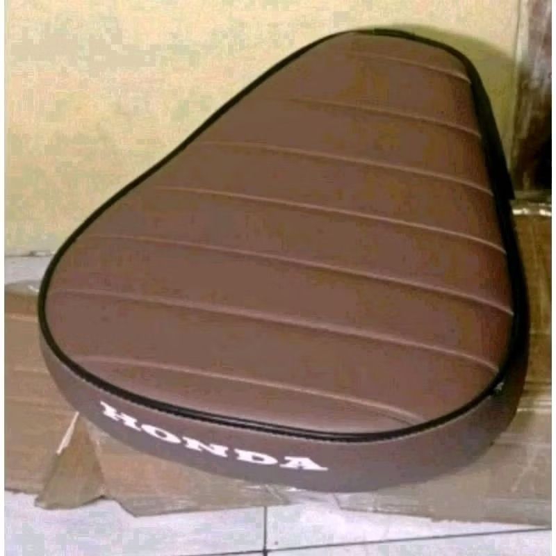 Jok Body Pisah / Single Seat Honda C50 / C70 Bagian Depan