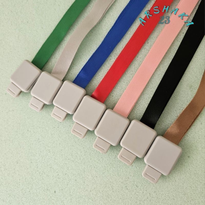 

Tali Gantungan ID Card Solid Tarik 1,5cm Lanyard Kartu Id Card
