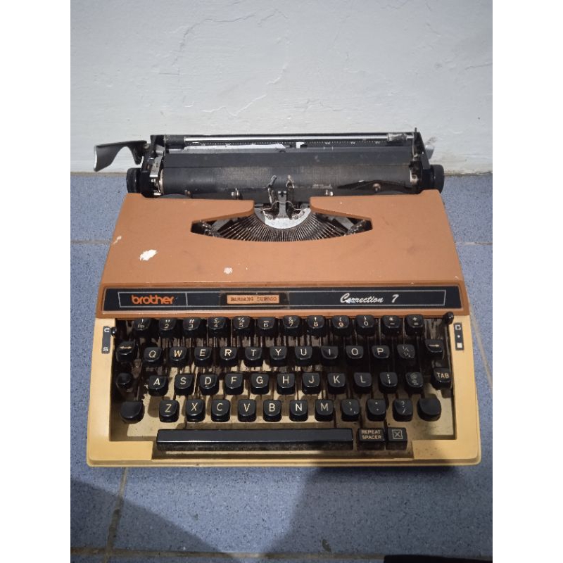 mesin ketik vintage merk brother