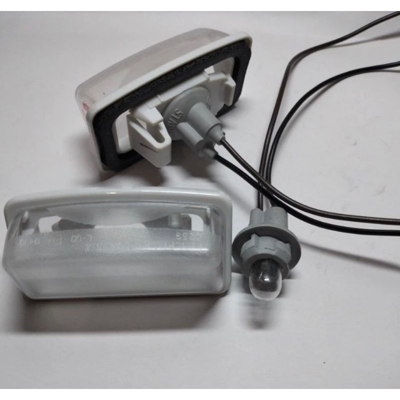 LAMPU PLAT NOMOR +SOCKET*BOHLAMP MOBIL  XENIA LAMA /AVANZA / AGYA /AYLA/SIGRA/INNOVA/ CALYA / VIOS D