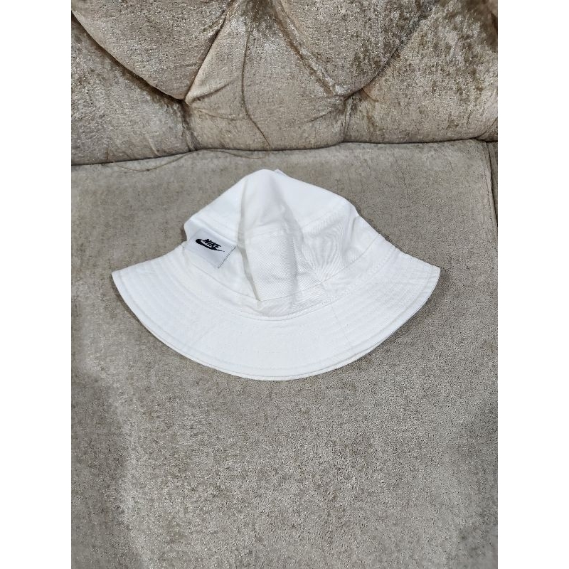 bucket hat nike