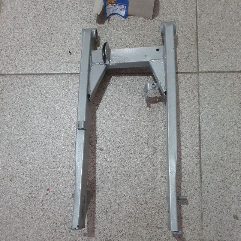 GARPU BELAKANG SWING ARM MOTOR SUPRA FIT SUPRAFIT BESI SILVER TEBAL AICHI