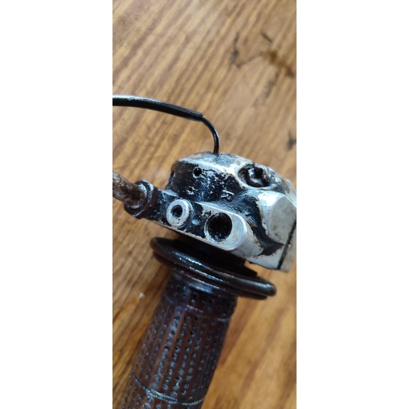 HOLDER / SELONGSONG GAS SUZUKI TRS ORIGINAL FUNGSI NORMAl