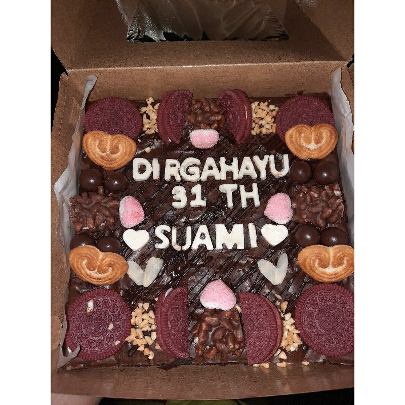 

Fudgy Brownies Nyoklat Premium 20×20 Hampers | Custom Birthday