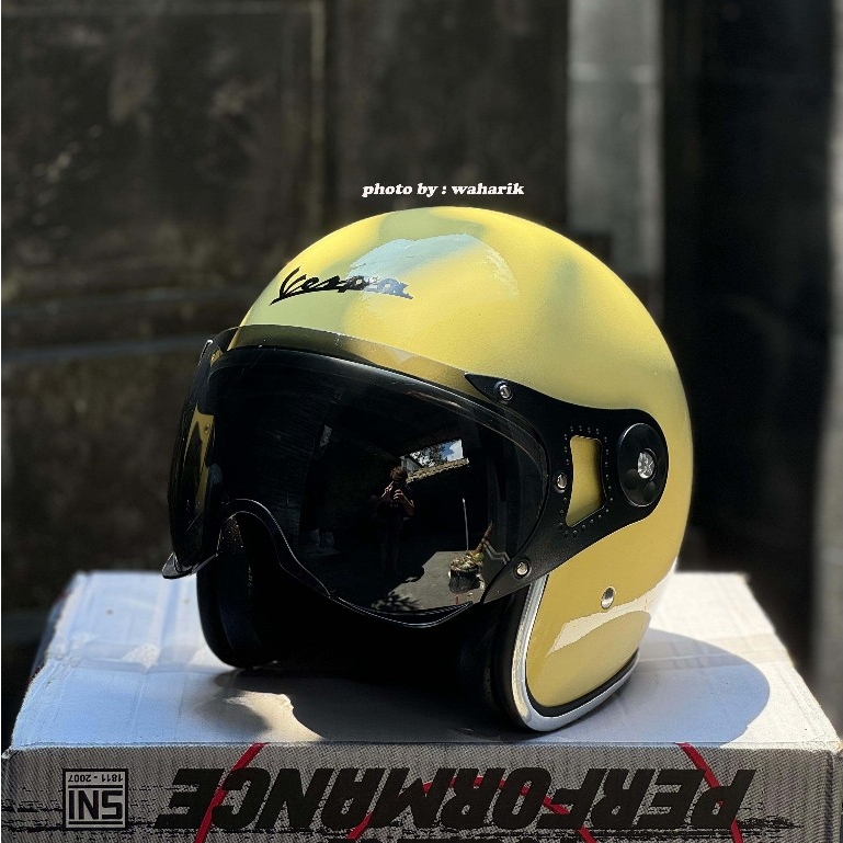 Helm Vespa Retro Italy Kuning Muda / Soft Yellow + Visor Original Import