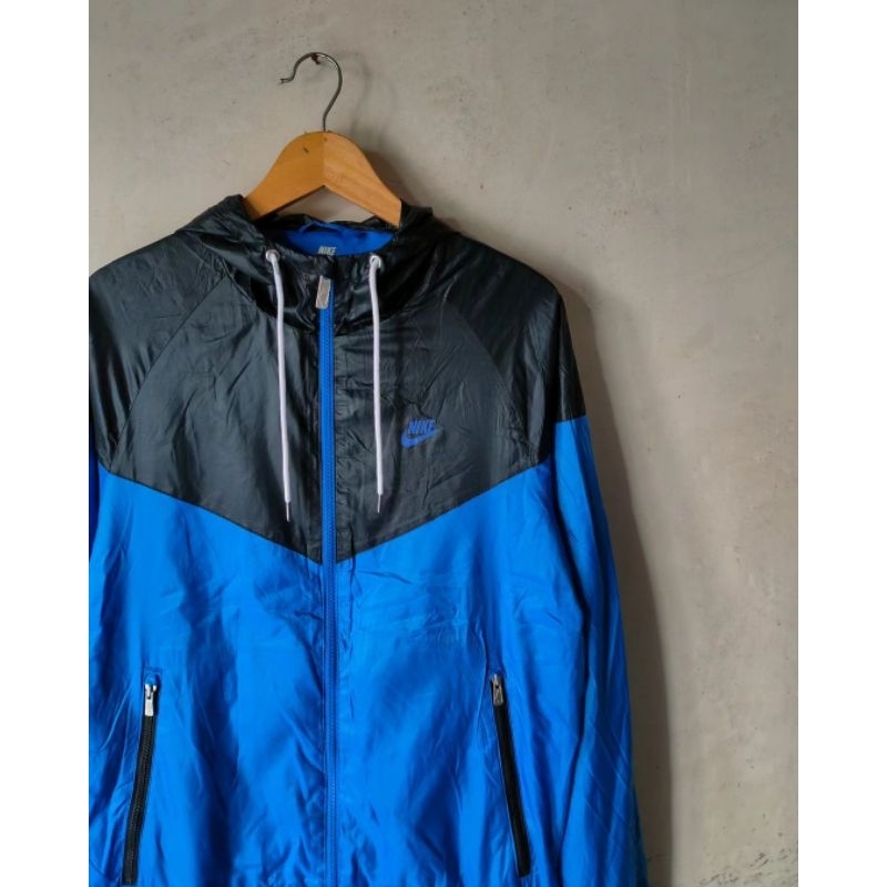 Jaket WINDRUNNER NIKE Size M Original Second