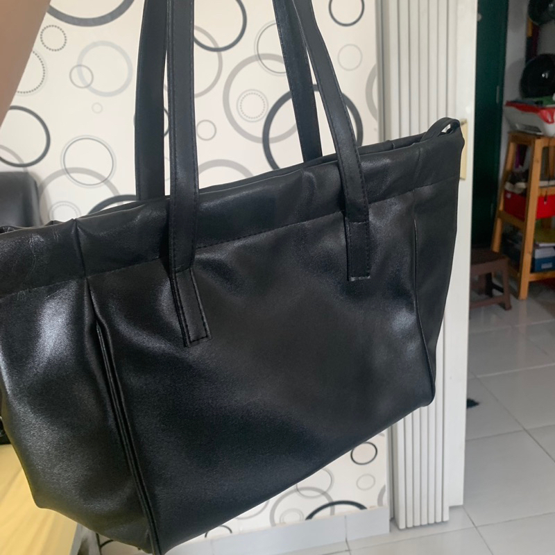Preloved Kamiya Totebag Black
