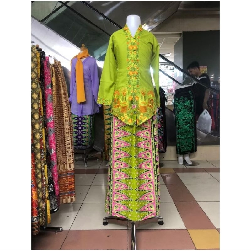 Stelan baju adat anak perempuan/baju adat betawi anak/baju anak motif ondel