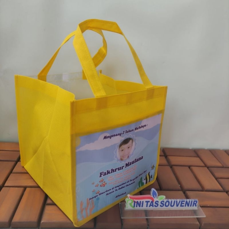 

TAS SOUVENIR HAJATAN KANTONG TAS NASI KOTAK TAS BINGKISAN SOUVENIR ULANG TAHUN