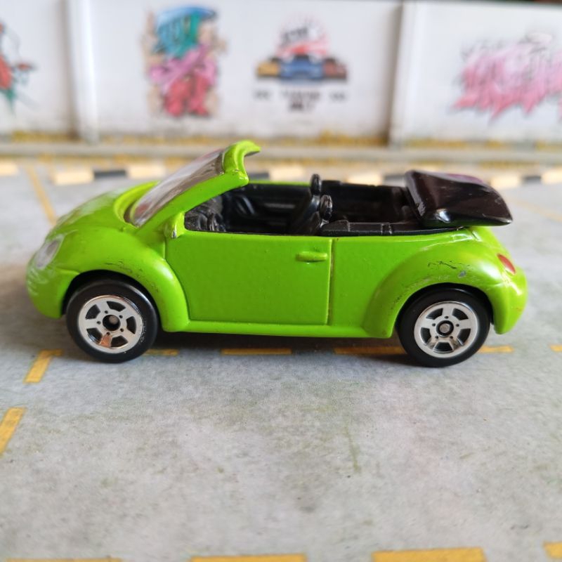 diecast real toy realtoy Volkswagen VW New beetle convertible roadster skala 64 hijau green