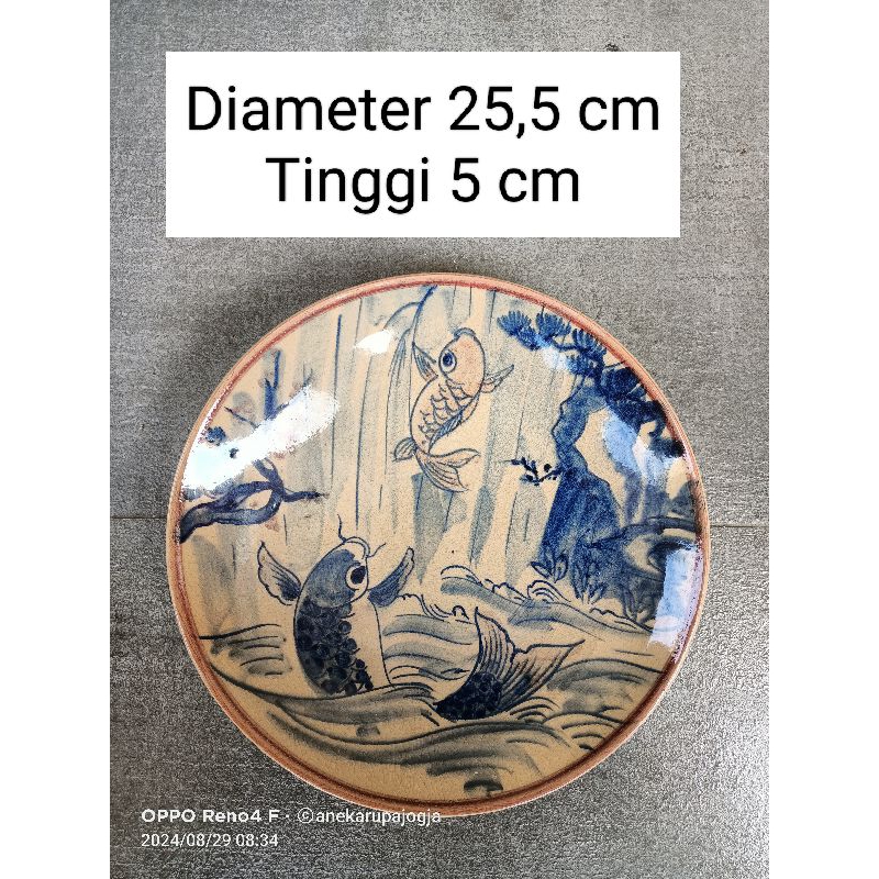 piring keramik lukis gambar ikan di buat seperti antik kuno untuk dekorasi hiasan dinding