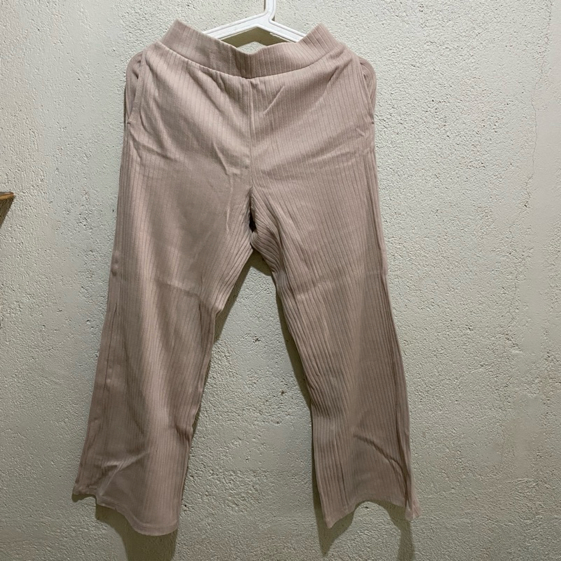 Preloved Celana Panjang Uniqlo Cream Khaki Pant Lurus Kulot Relax