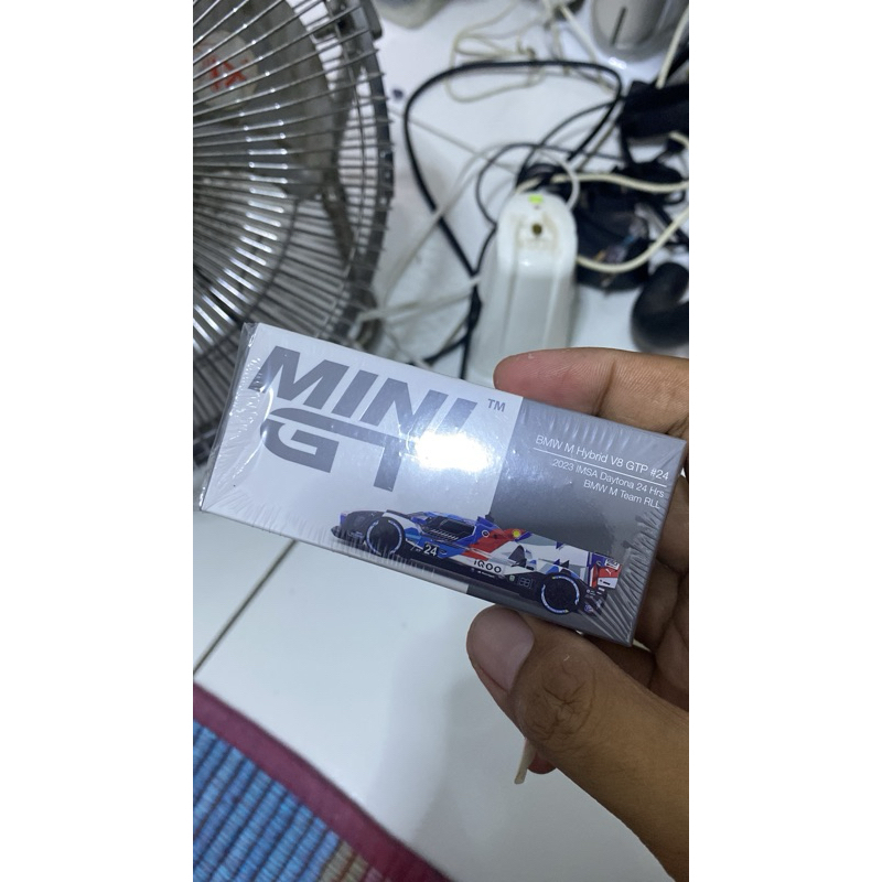 Mini GT BMW M Hybrid V8