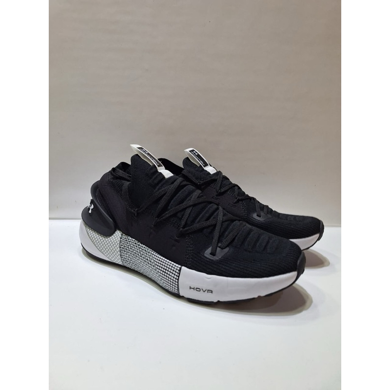 Sepatu Pria Ua Hitam Putih