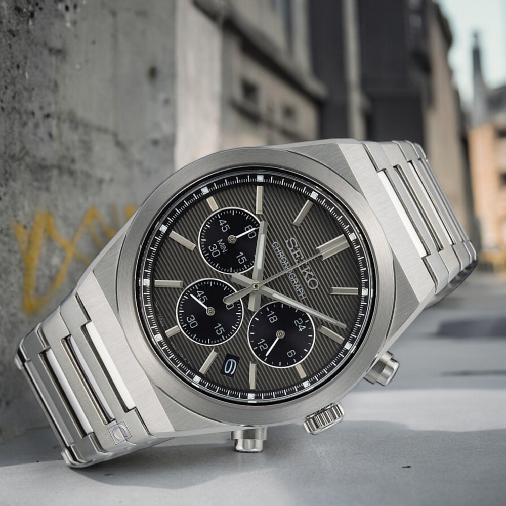 Seiko SSB455 Chronograph Quartz Jam Tangan Pria Grey Dial Stainless Steel Strap