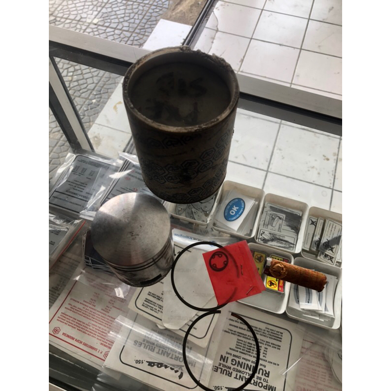 Piston set vespa pxe / px - ukuran 4m - Original nos / Seher Vespa