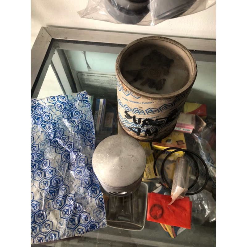 Pistonset vespa super sprint / Original piaggio nos / Seher vespa