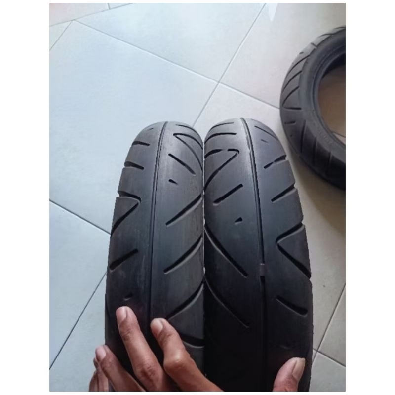 Ban bekas Honda Scoopy new ring 12 tubeles bisa untuk depan dan belakang ukuran 110/90 ring 12 dan 1