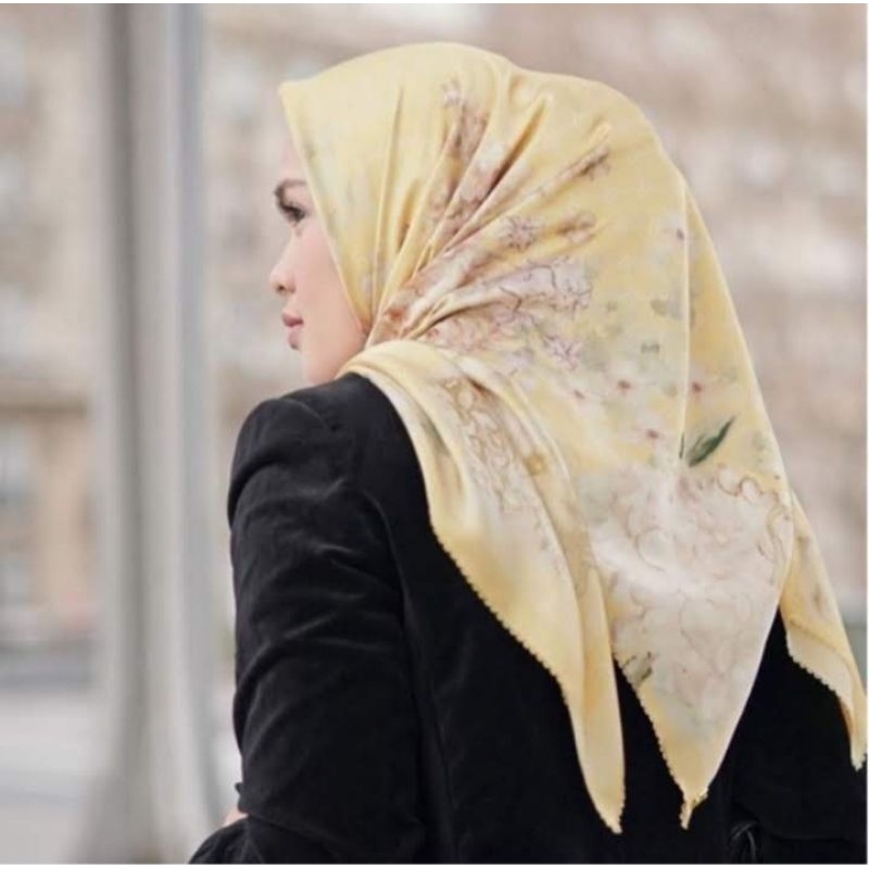 Preloved Buttonscarves Hydrangea Jaune