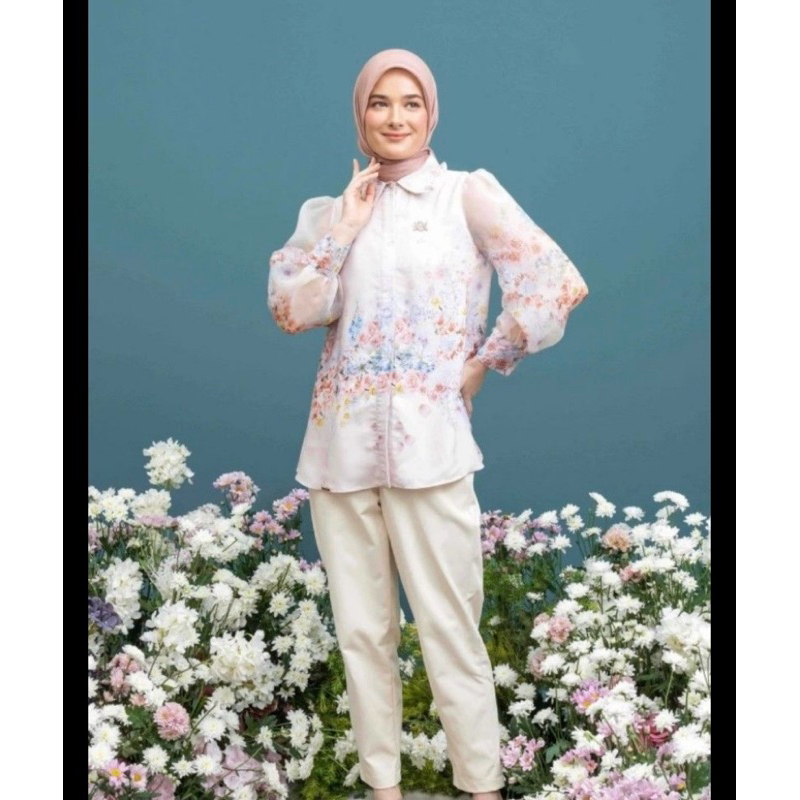 Verdant Blouse Wearing Klamby Preloved