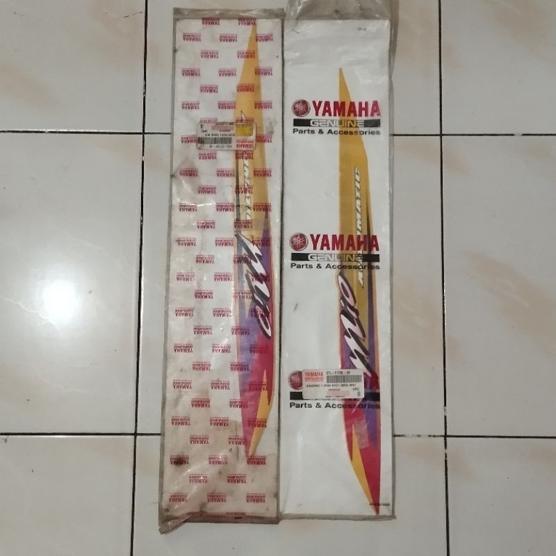 Strip striping lis grapik body kiri kanan belakang Mio sporty kuning RYC catur bendera 2004 original