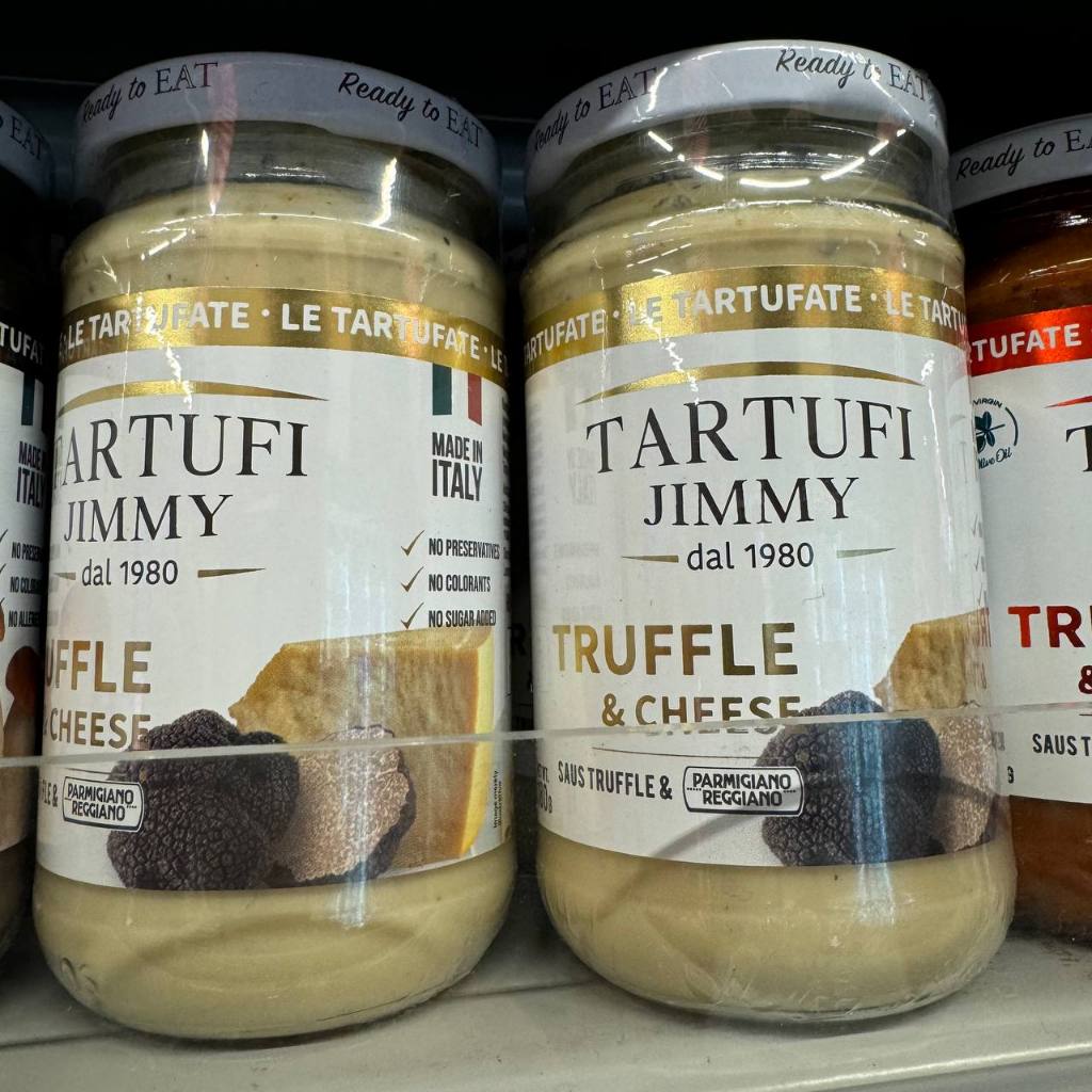 

Tartuffi Jimmy Truffle Cheese Saus Truffle dan Keju Parmigiano Reggiano