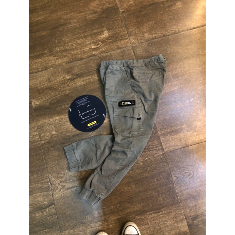 cargo jogger natgeo patch