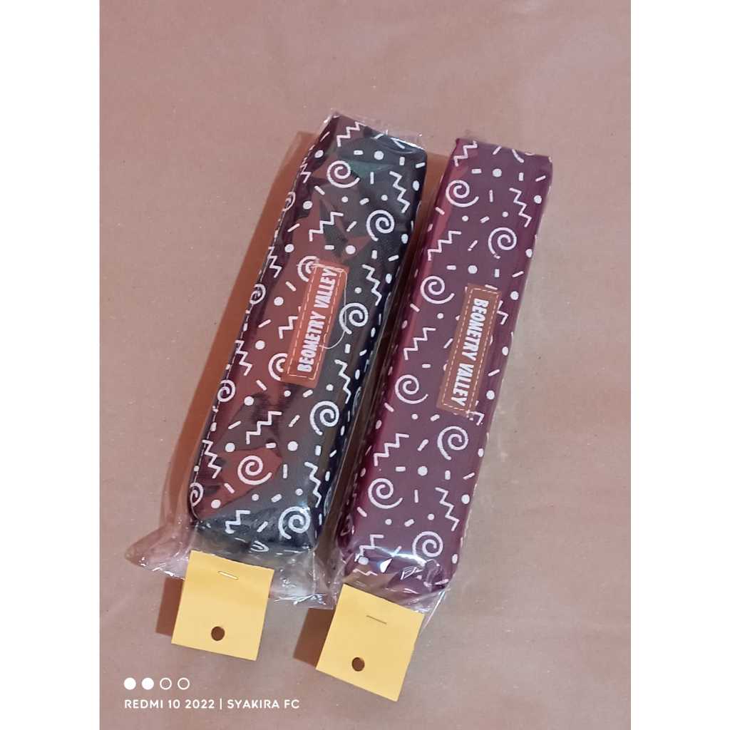 

KOTAK PENSIL BEOMETRY VALLEY