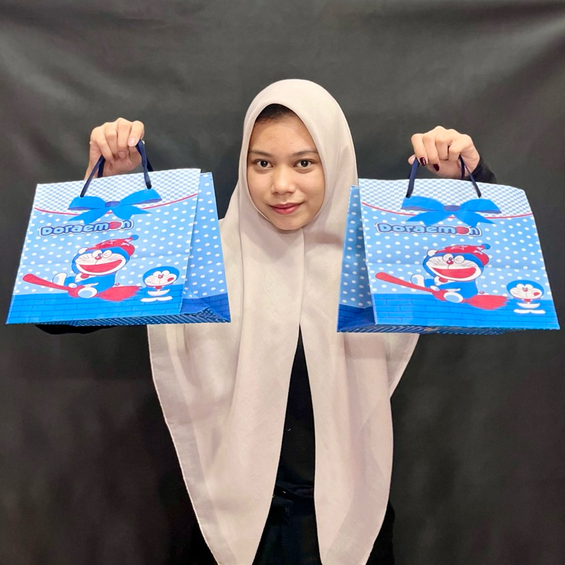

Tas Kado Paper Bag Hello Kitty Doraemon spongebob Paper Bag Motif Kartun Kurnia Kado