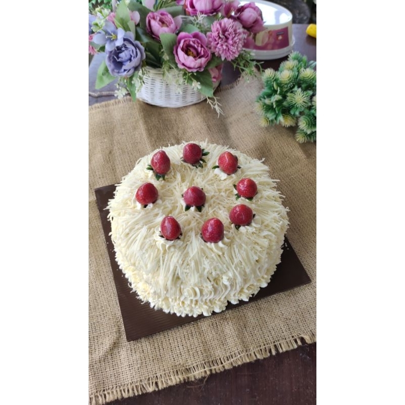 

brownis hias keju strawberry