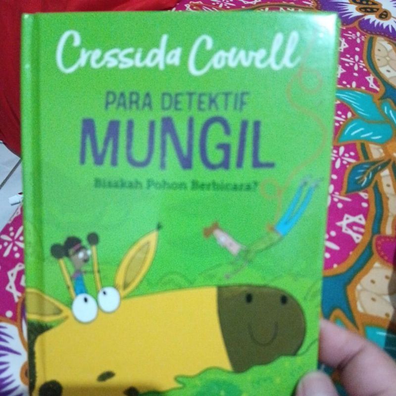 

cressida cowell para detective mungil