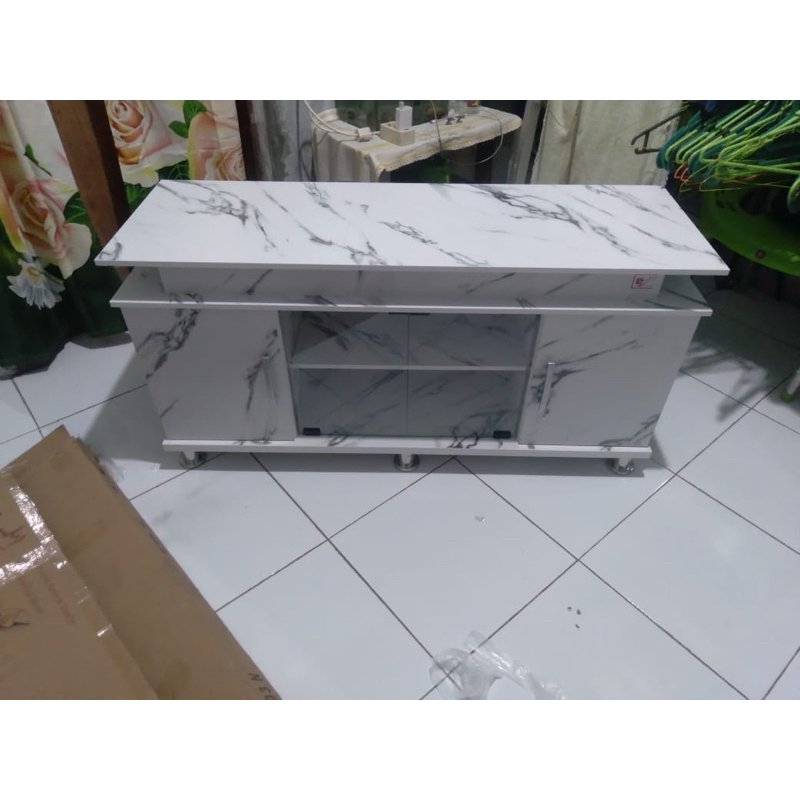 Buffet TV Kaca Minimalis