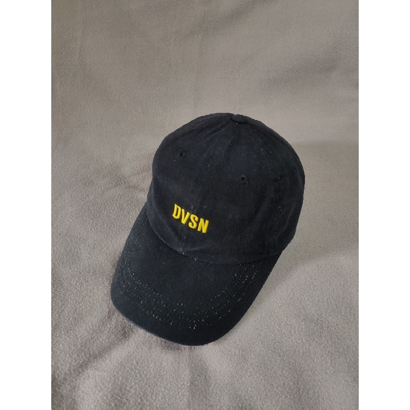 caps dvsn topi simpel cap