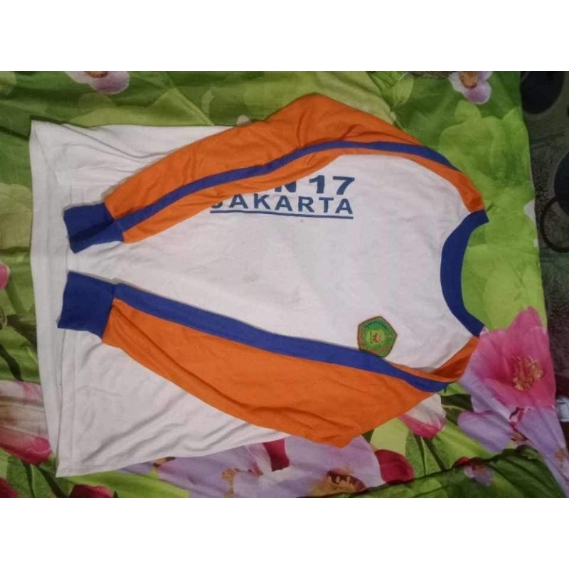 PRELOVED SERAGAM SEKOLAH OLAHRAGA 1 SET