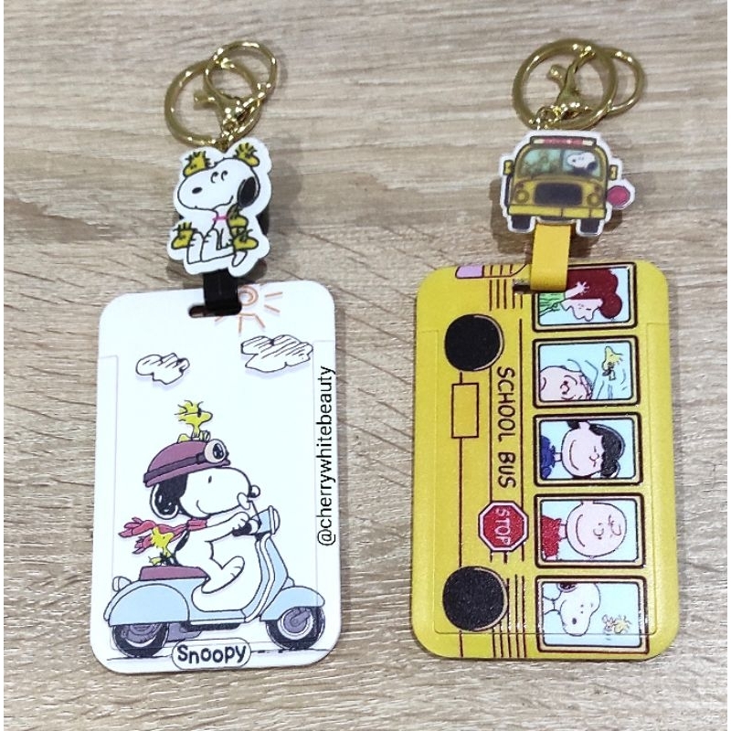 

Snoopy Card Holder Reel gantungan tempat kartu bisa ditarik panjang pendek plastik