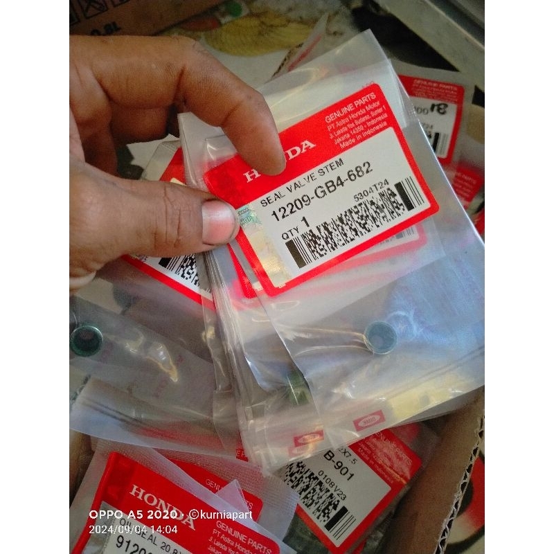 seal valve seal klep beat vario scoopy grand supra supra 125 original AHM 12209GB4682