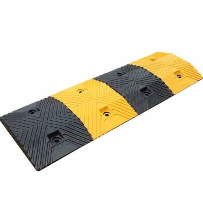Polisi Tidur Karet Speed Bump Hitam Kuning 1 meter 7cm