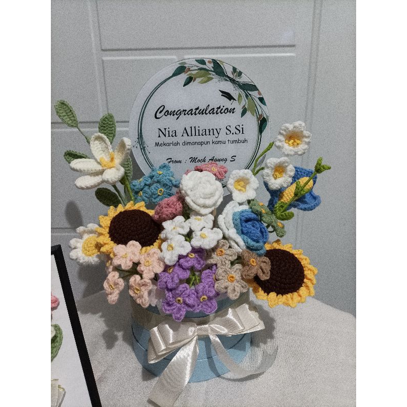 Acrylic Bloom Box Crochet Flowers Custom|Karangan Bunga Rajut Akrilik Kustom Tulisan|Untuk Buket Bun