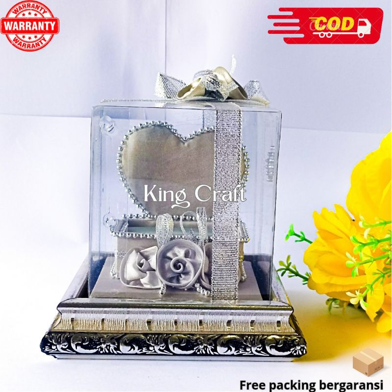

Kotak Hantaran Seserahan Pernikahan Tempat Cincin Gelang 10×10×13Cm