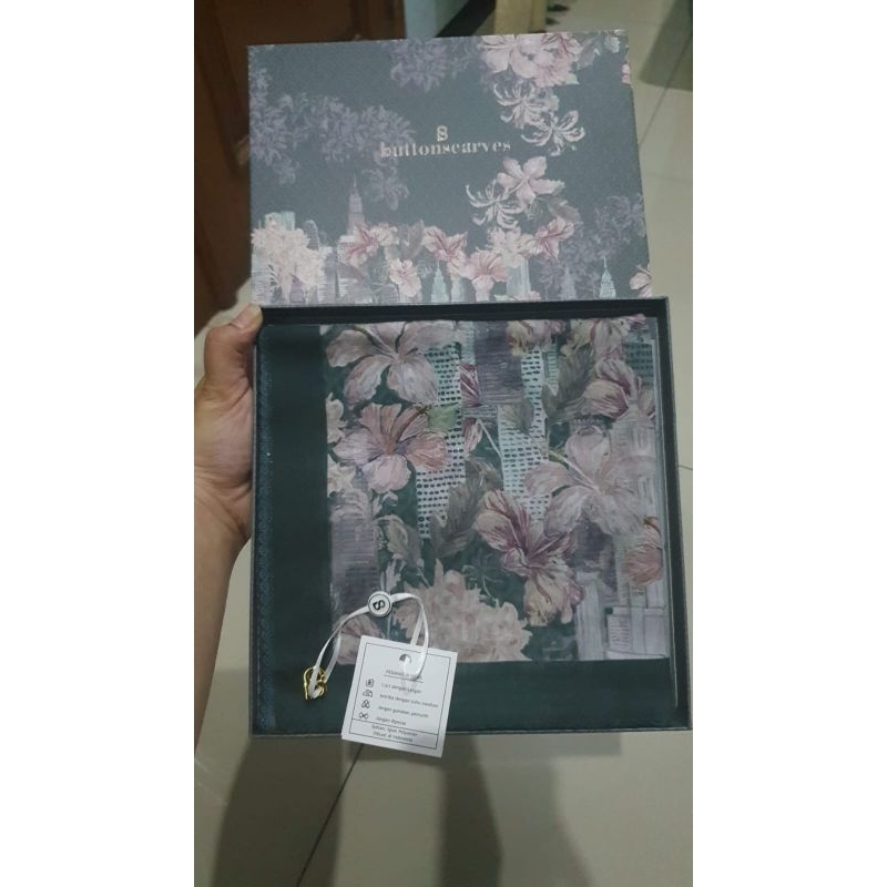 Malaya emerald New buttonscarves