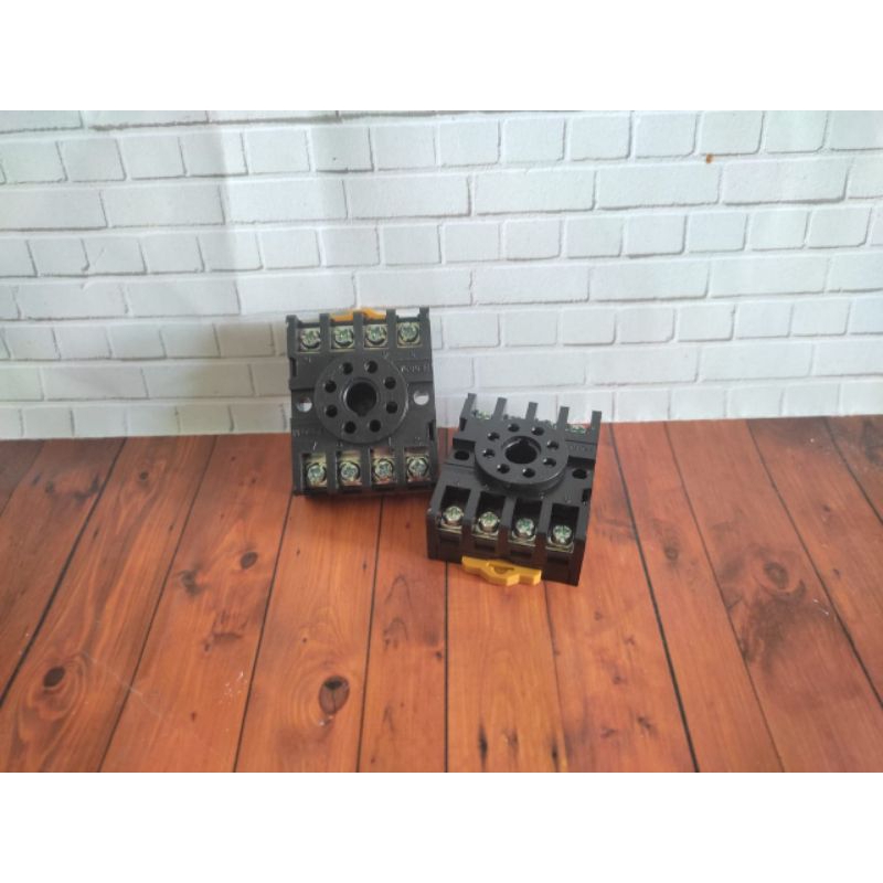 soket relay Omron 8 kaki